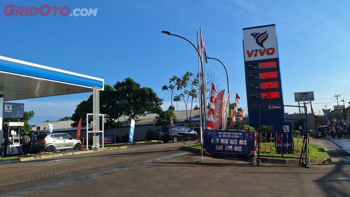 Stok BBM Masih Lengkap, SPBU Vivo Langsung Diserbu Mobil dan Motor