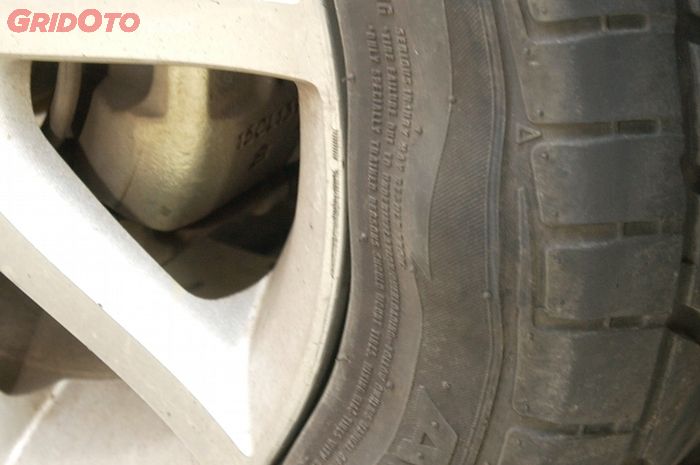 Kenali Berbagai Penyebab Ban Mobil Benjol, Ini Tips untuk Terhindar!