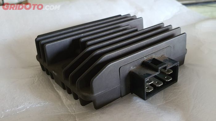 Ternyata Ini yang Bikin Lampu Motor Malah Redup Saat Digas Tinggi