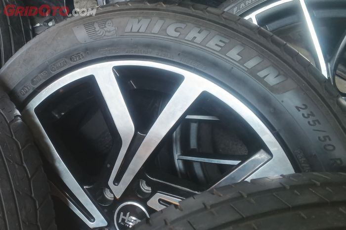 Pelek Mobil Goyang Saat Jalan? Ini Penyebab Umum dan Solusi Murahnya