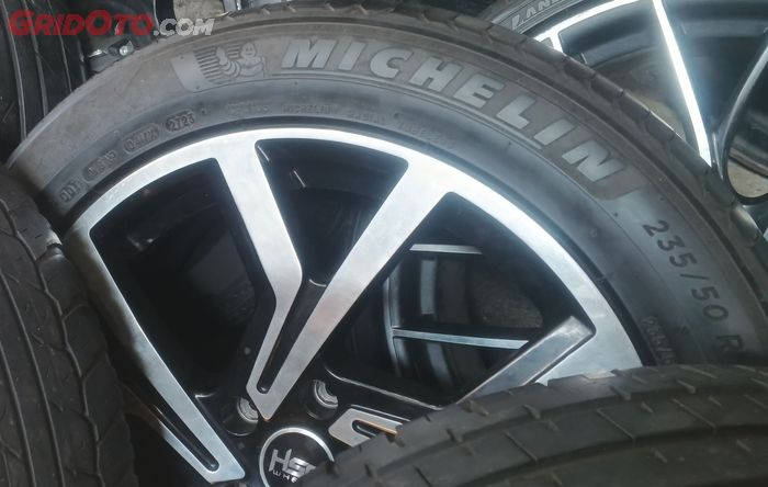 Muncul Jamur di Pelek Mobil? Begini Tips Merawat dan Membersihkannya