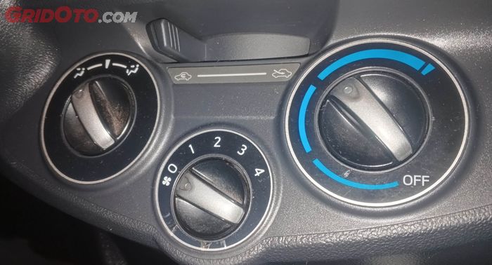 Sering Merokok di Dalam Mobil, Ternyata Ini Dampaknya buat AC