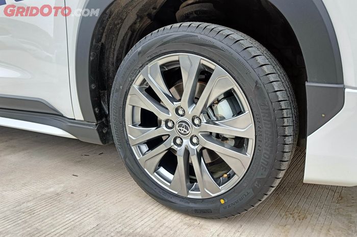 Daftar Harga Ban Bridgestone Innova Zenix, Mau Tipe Irit, Touring hingga Semi Offroad Ada