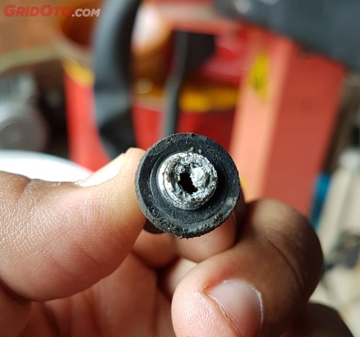 Pantas Pabrikan Ban Tidak Sarankan Pakai Cairan Anti Bocor, Ini Efeknya