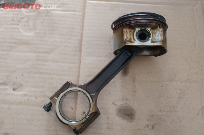 Jangan Anggap Sepele, Ini Bahaya Asap Putih Yang Keluar Dari Knalpot Mobil