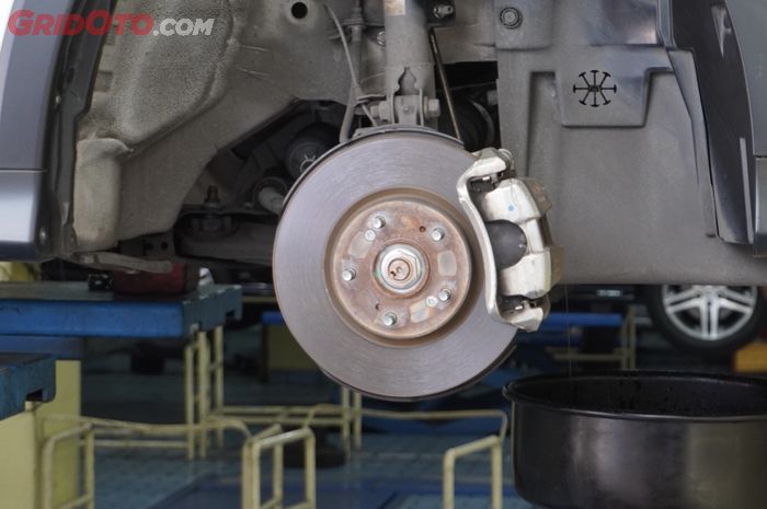 Jangan Disepelein, Rem Mobil Berdecit Saat Mundur Bisa Berbahaya