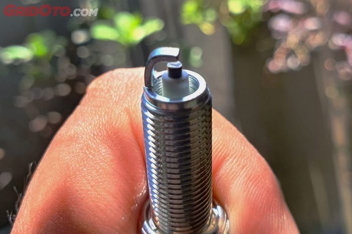 Cara Cek Kondisi Elektroda Busi Mobil Tanpa ke Bengkel, Begini Langkahnya