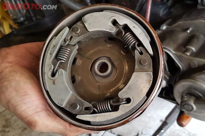 Ini Sebabnya Motor Matic Masih Gredek Padahal Sudah Pakai Kampas Ganda NMAX
