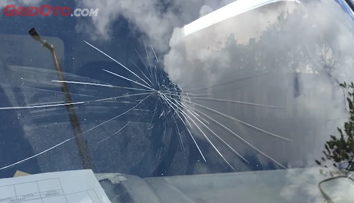 Ternyata Ini Sebabnya Kaca Mobil Tiba-tiba Bisa Pecah Sendiri, Baru Tahu