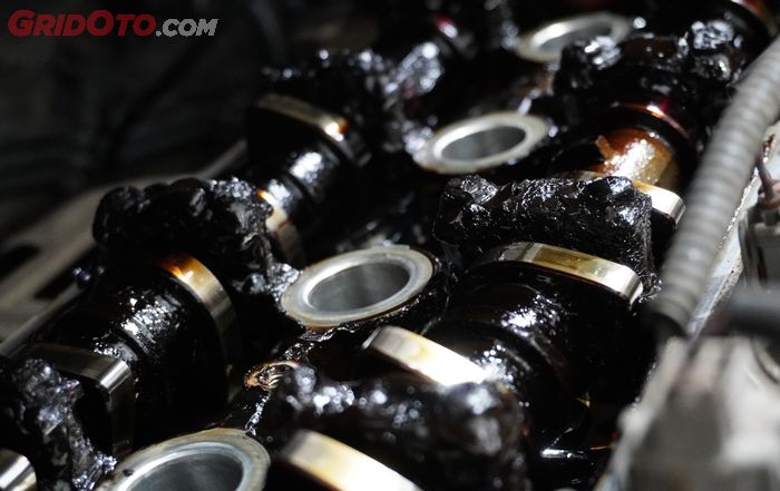 Sludge Oli Mesin Bisa Mengganggu Pelumasan Mobil, Begini Penjelasannya