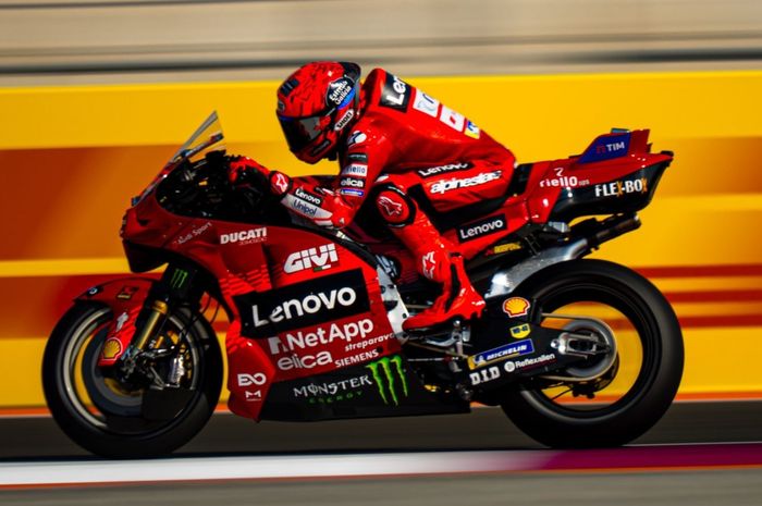Marc Marquez, Marquez, MotoGP, Marc Marquez Menang Sprint MotoGP Qatar 2025, Pecco Bagnaia Kalah Jauh