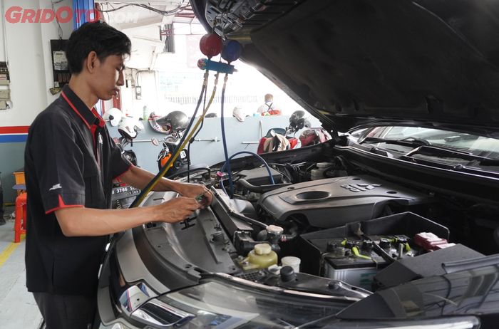 Kapan Waktu yang Tepat Servis AC Mobil? Ini Rincian dan Biayanya