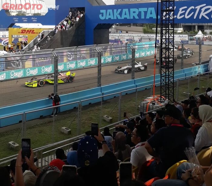 Drama di Jakarta E-Prix 2025, Ticktum Cetak Kemenangan Perdana Setelah 60 Start