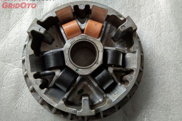 Terbukti, Menyilang Bobot Roller Motor Matic Banyak Ruginya