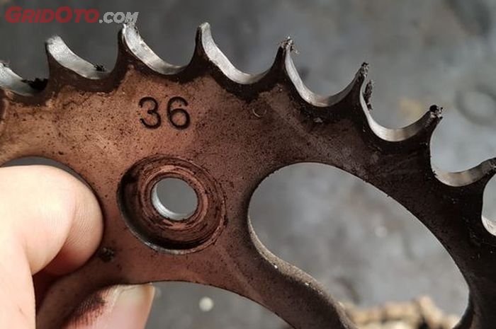 Awas Putus, Ini Tandanya Bila Gir dan Rantai Motor Perlu Diganti