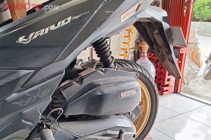 Enggak Cuma Bocor, Ini Ciri-ciri Sokbreker Motor Minta Diganti