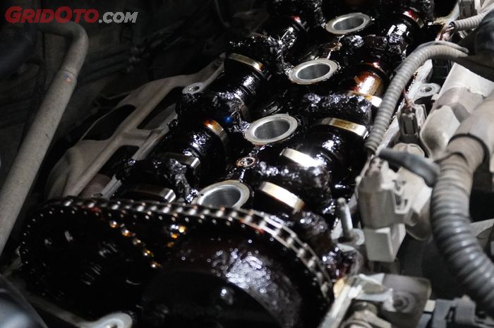 Ternyata Hal Ini Jadi Penyebab Endapan Sludge Oli Mesin Mobil