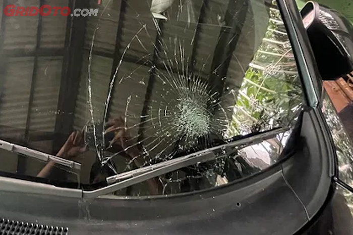 Ternyata Ini Sebabnya Kaca Mobil Tiba-tiba Bisa Pecah Sendiri, Baru Tahu