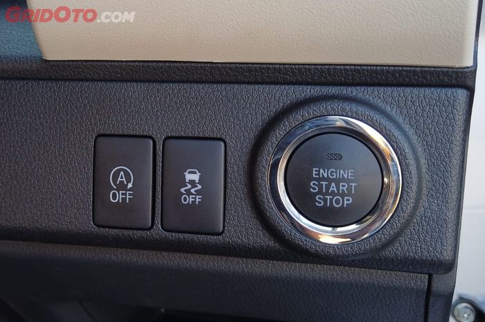 Trik Menghemat Bahan Bakar Saat Mobil Terjebak Macet Panjang