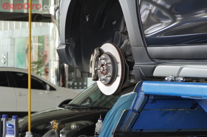 Cek Kondisi Kampas Rem Mobil Gak Harus Repot Buka Roda, Cukup Lihat Dua Bagian Ini