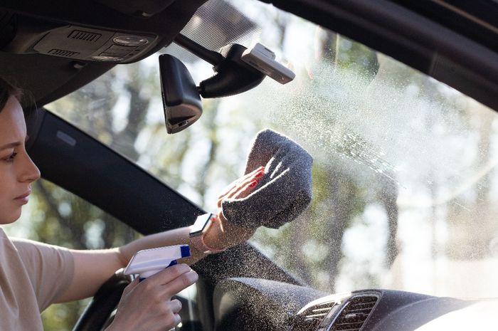 Merawat Kaca Film Mobil Ternyata Mudah, Cukup Lakukan Hal Seperti Ini