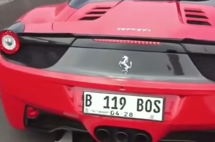 Ferrari, Reaksi Warganet Lihat Ferrari Tak Punya Dudukan Pelat Depan Kena Tilang