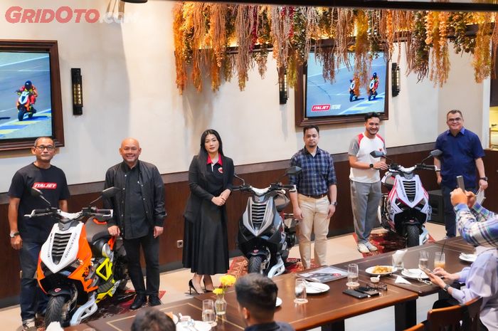 Konsumen Senyum Lebar, Italjet Dragster 250 Resmi Diserahkan