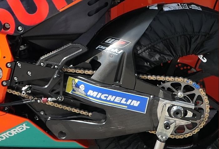 Ini Sebabnya Part Carbon Motor Balap Lebih Mahal Dari Carbon Biasa