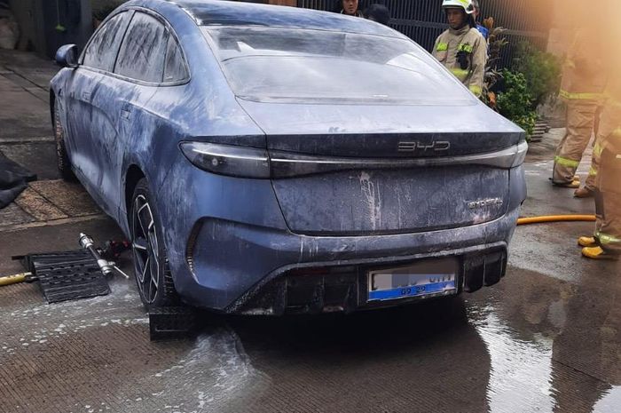 BYD, BYD Seal, BYD Indonesia Berikan Klarifikasi Terkait Asap Pekat Tiba-tiba Muncul di Kolong Seal