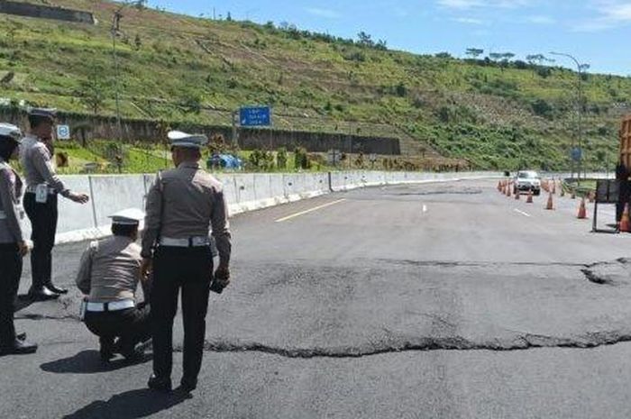 Dihantui Pergerakan Tanah, Ruas Tol Cisumdawu Terancam Ditutup?