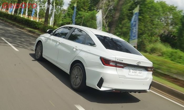 Best Small Sedan OTOMOTIF Award 2025 Nih, Segini Harga Toyota Vios