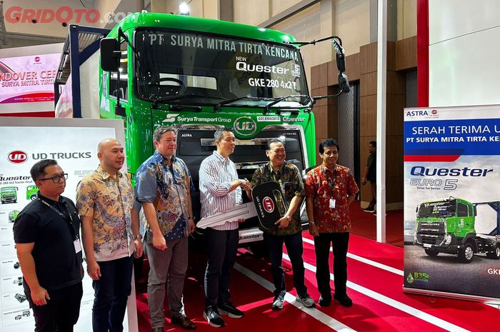 UD Trucks Serahkan 9 unit Quester GKE 280 Euro 5 ke SMTK di GIIAS 2025
