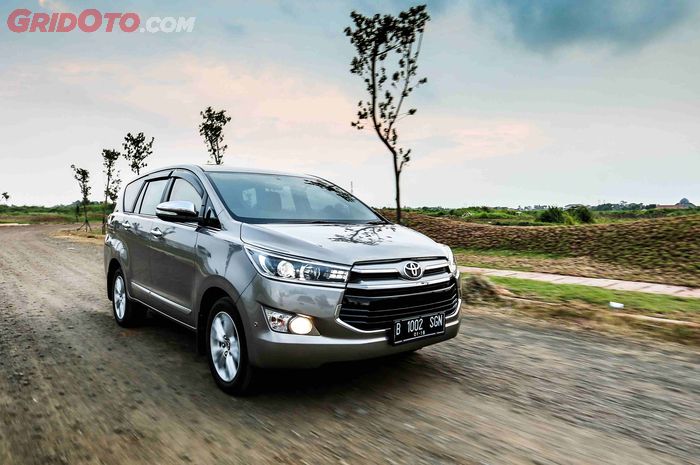 Penjualan Innova Reborn Kalahkan Zenix, Benarkah Unitnya Stok Lama?