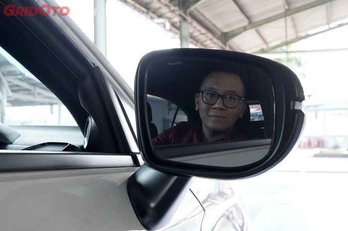 Ternyata Ini Sebabnya Spion Mobil Sebelah Kanan Bisa Lebih Mahal