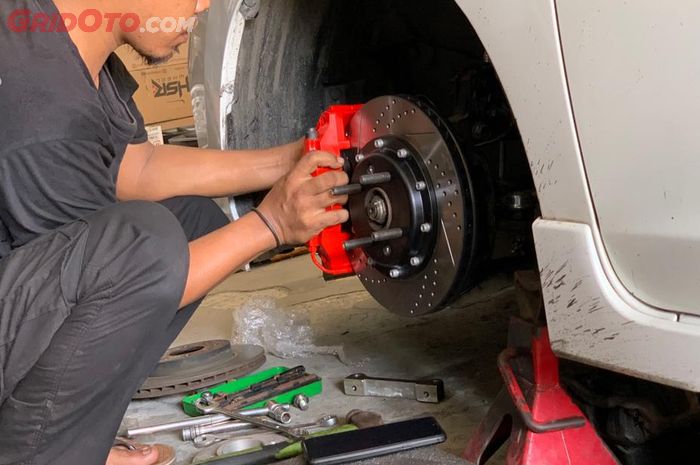 Bahaya Banget, Slang Rem Mobil Rusak Bikin Pengereman Bisa Blong