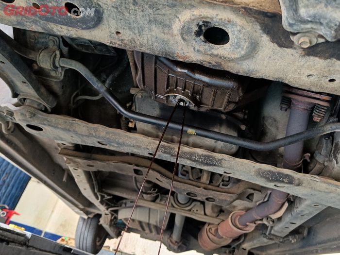 Sebelum Menyesal, Kenali Dampak Ganti Oli Mesin Mobil Saat Mesin Lagi Panas