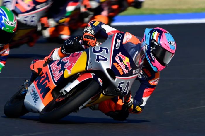 Start ke-15, Veda Ega Pratama Naik Podium di Race 1 Red Bull Rookies Cup Spanyol