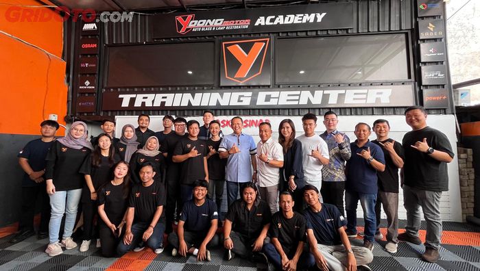 Yoong Motor Dapat Penghargaan Dari Ketum IMI, Ciptakan Lapangan Kerja Hingga Lahirkan Teknisi Handal