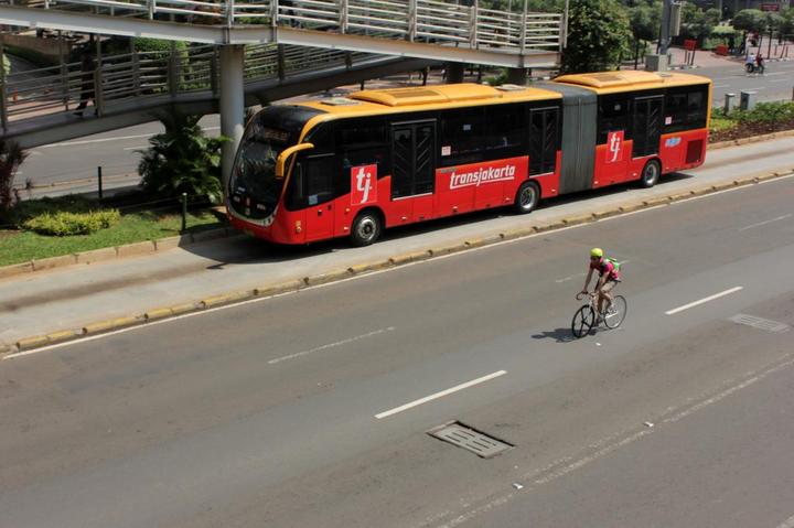 Kisah TransJakarta, Dulu Diacuhkan dan Ditolak, Kini Bak Malaikat Penolong