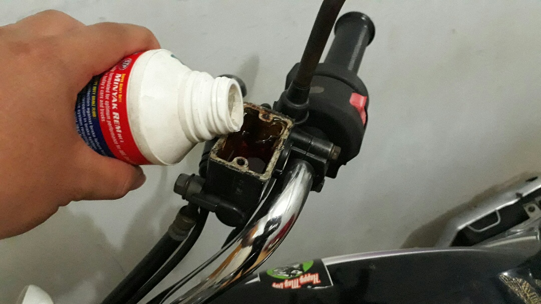 Persiapan Turing Lebaran, Ini Ciri Minyak Rem Di Motor Bekas Tercampur Air