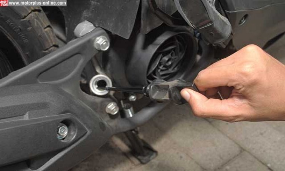 Cuma Lakukan Hal Ini Di Pagi Hari, Oli Mesin Motor Bekas Menguap Bisa Terpantau