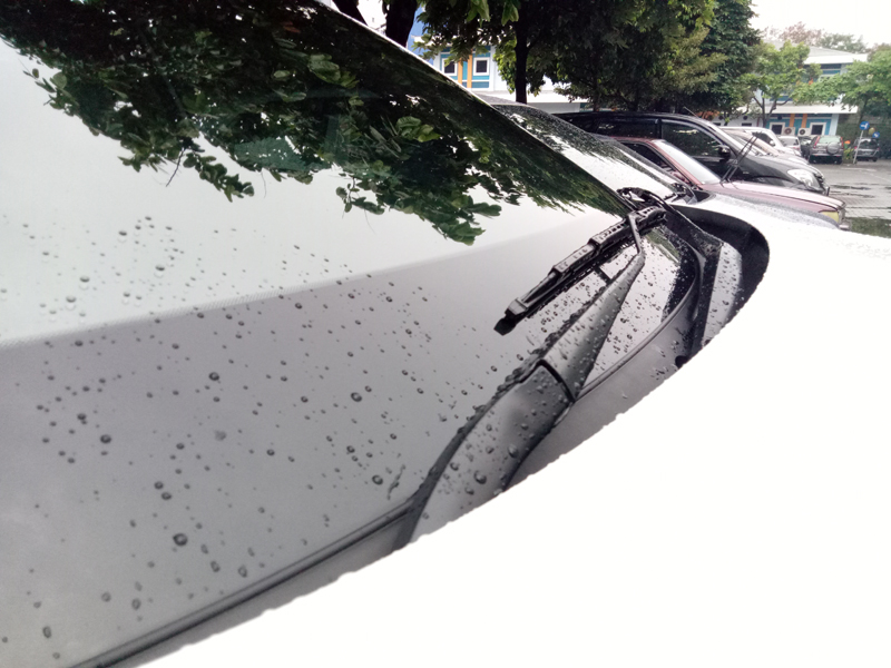 Ini Sebabnya Mobil Bekas Nggak Perlu Angkat Wiper Saat Sedang Parkir