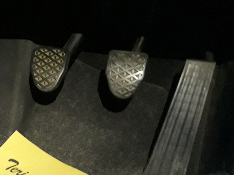 Kopling Mobil Bunyi Saat Injak Pedal? Ini Sumber Masalahnya!