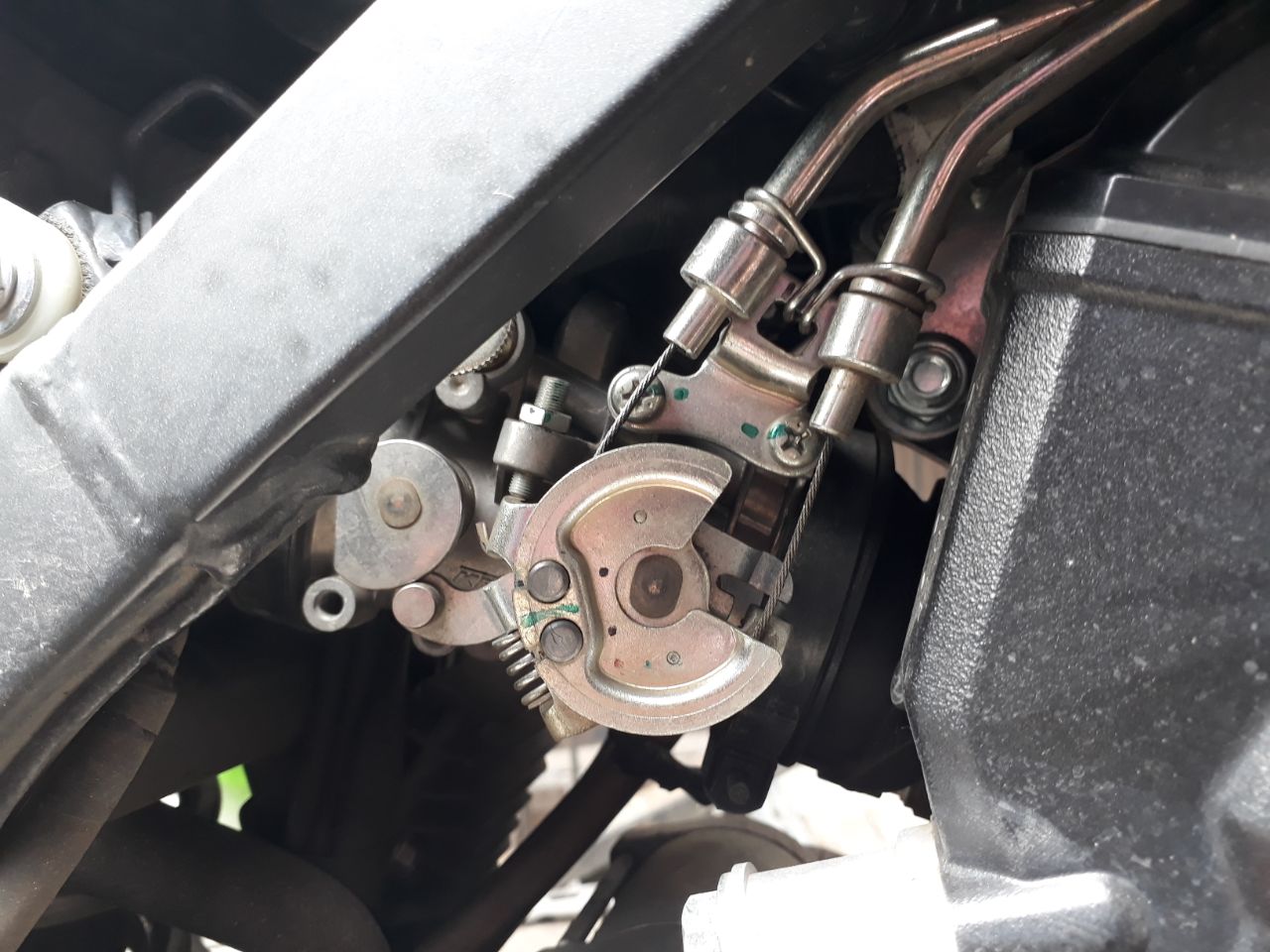 Hati-hati, Kabel Gas Motor Bekas Rawan Putus Gara-gara Hal Sepele Ini