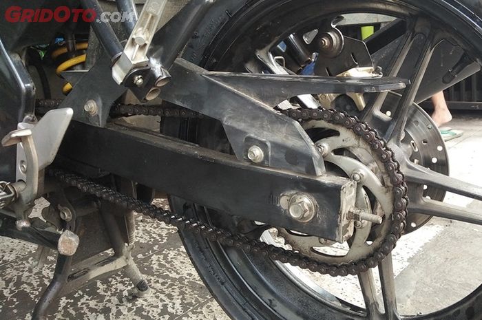 Ternyata Pelat Melingkar di Gir Belakang Motor Bekas Fungsinya Penting