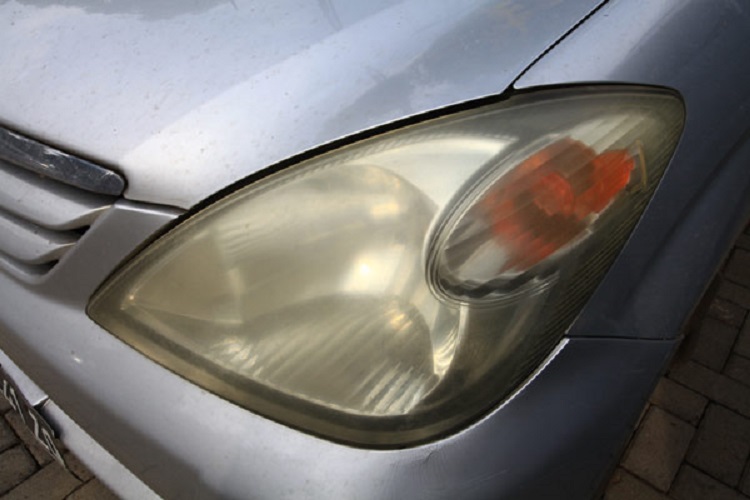 Ternyata Hal Sepele Ini Penyebab Mika Headlamp Mobil Bekas Menguning