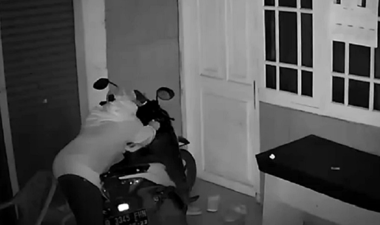 Honda BeAT Terselematkan, Suara Mencurigakan Gagalkan Aksi Maling Jelang Buka Puasa