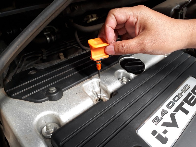 Perawatan Pasca Mudik Lebaran, Ayo Cek Kembali Oli Mesin Mobil