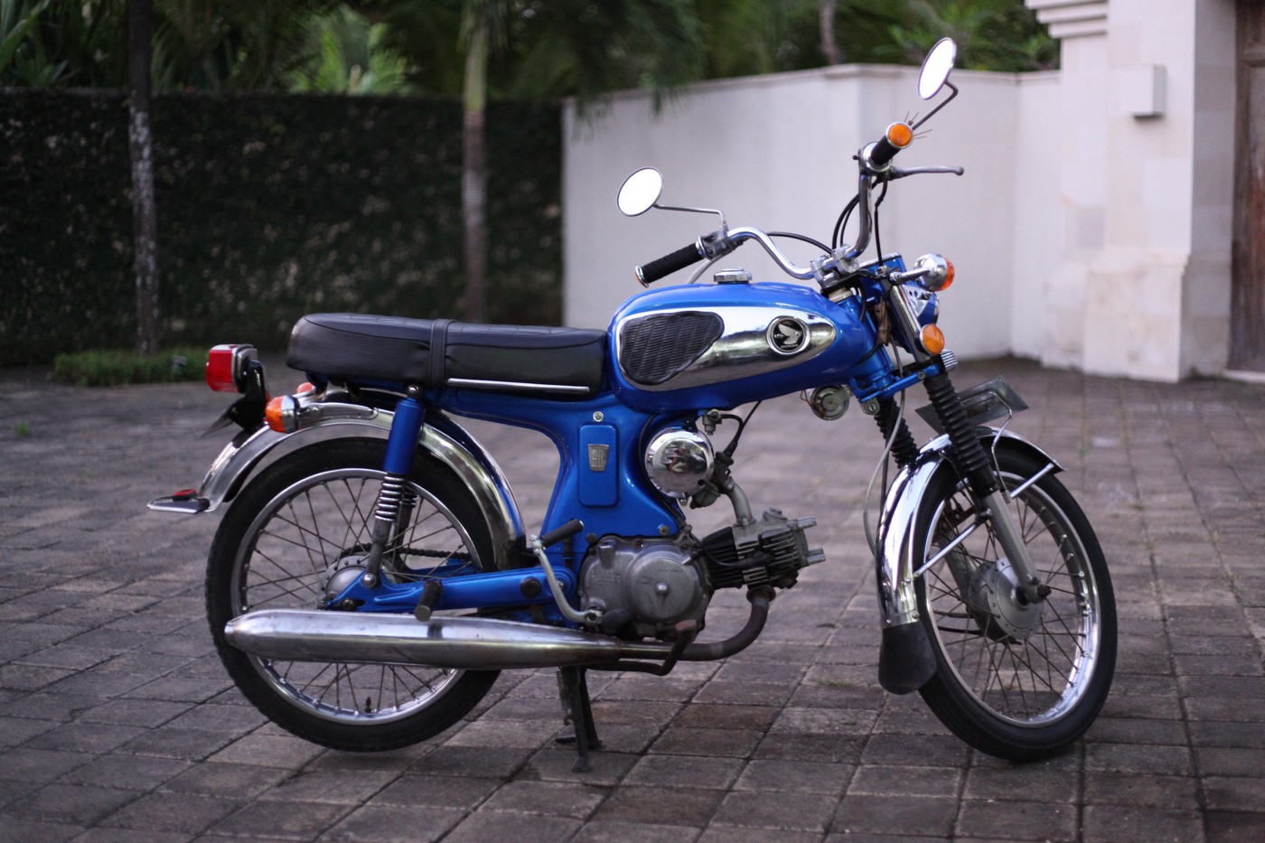 Satu Bikinan Jepang Satunya Lokal, Ini Perbedaan Honda S90 dan S90Z