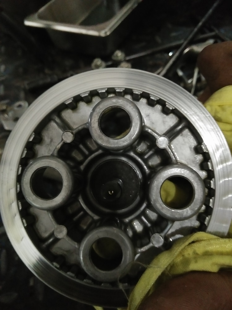 Dua Efek Samping Kampas Kopling di Motor Bekas Habis Dibiarkan